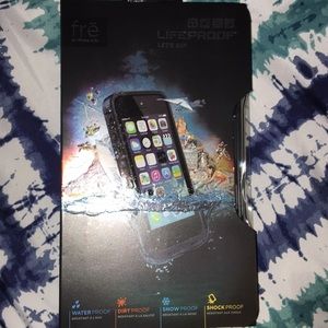 iPhone 5/5s lifeproof case